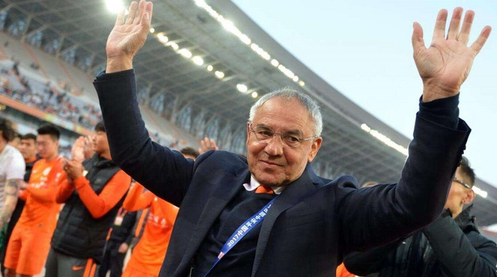 关键时刻紧张的篮球明星