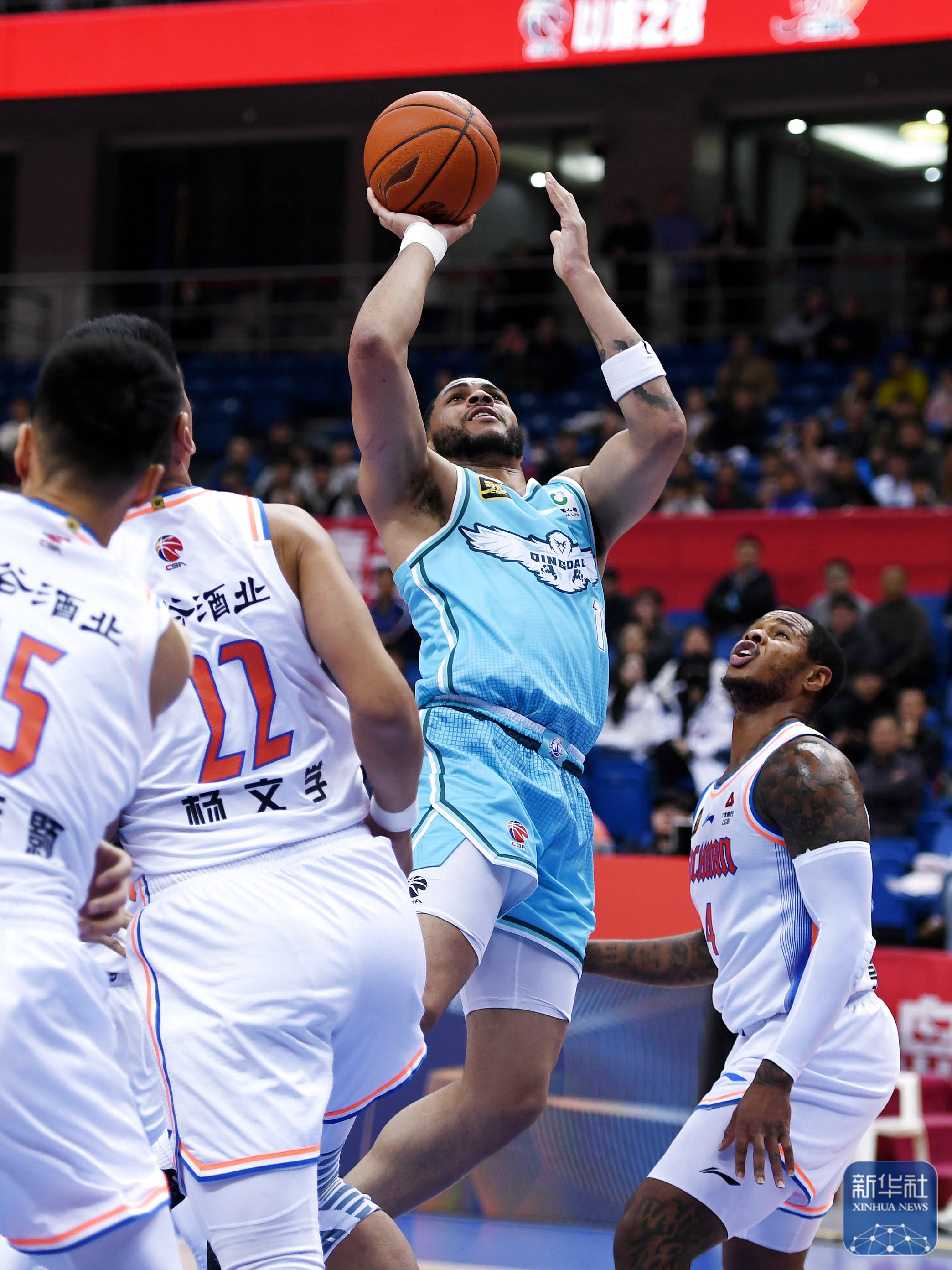 天博体育-冲刺阶段体能课后，成都蓉城主帅复盘备战CBA常规赛，媒体盛赞，轮换策略成焦点